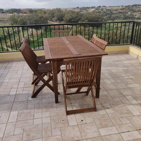 度假居 Spacious Penthouse 5 Minutes' Walk From The Sea. *