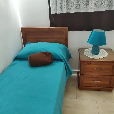 度假居 Spacious Penthouse 5 Minutes' Walk From The Sea.