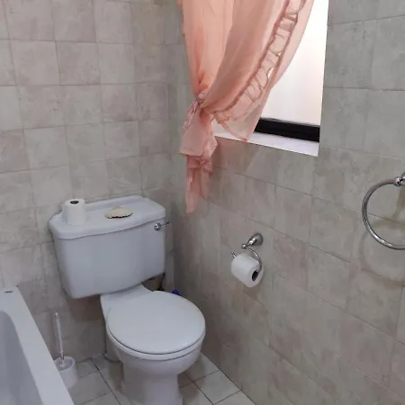 度假居 Spacious Penthouse 5 Minutes' Walk From The Sea. 马尔萨斯卡拉