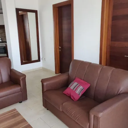 Spacious Penthouse 5 Minutes' Walk From The Sea. * 马尔萨斯卡拉