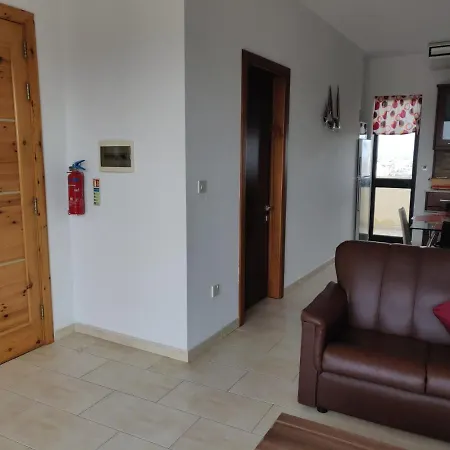 Spacious Penthouse 5 Minutes' Walk From The Sea. *